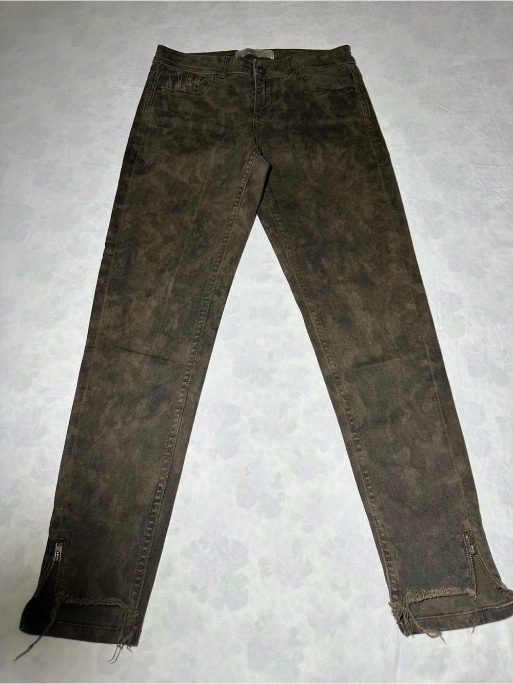 Zara Basic Z1975 Denim Green Camouflage
Low Rise Skinny Jeans Women Size 24